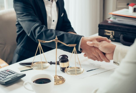 luật sư giải quyết tranh chấp hợp đồng