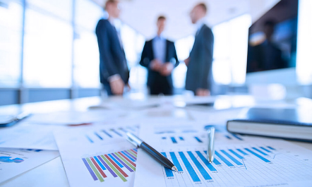 Luật sư thương mại chuyên nghiệp